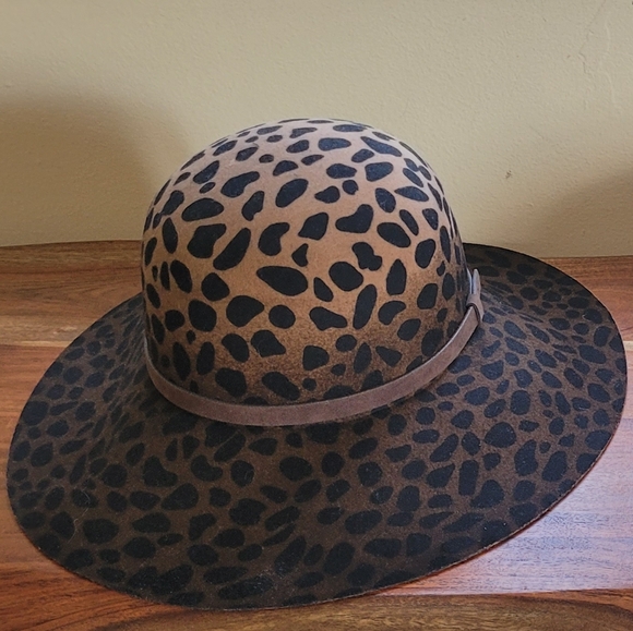Lovely hat, perfect for all seasons - Picture 1 of 1
